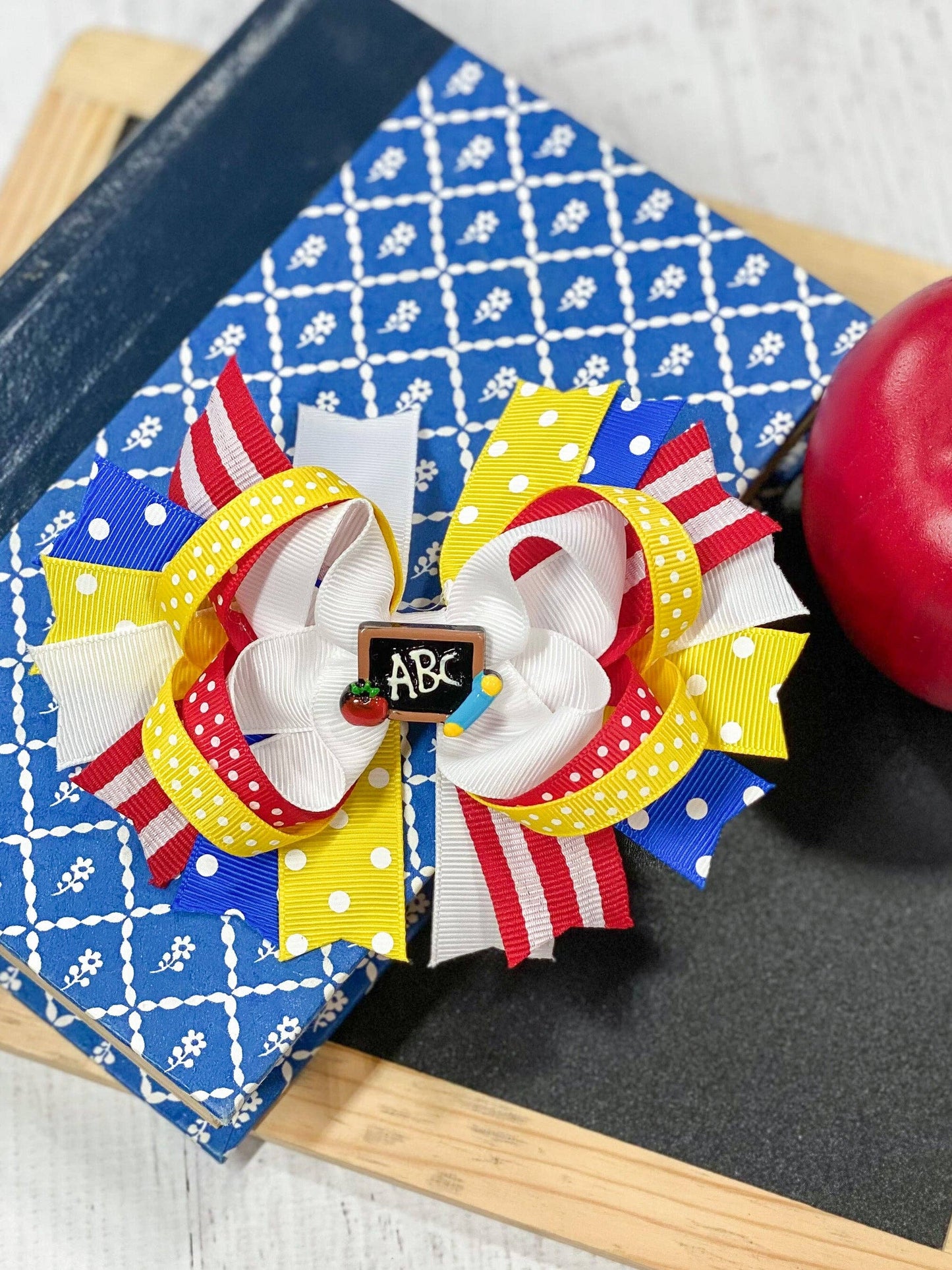 Back to school hair bow with ABC chalkboard center, cute school-themed accessory for kids, handmade bows for girls, educational themed hair bow, first day of school bow, school outfits