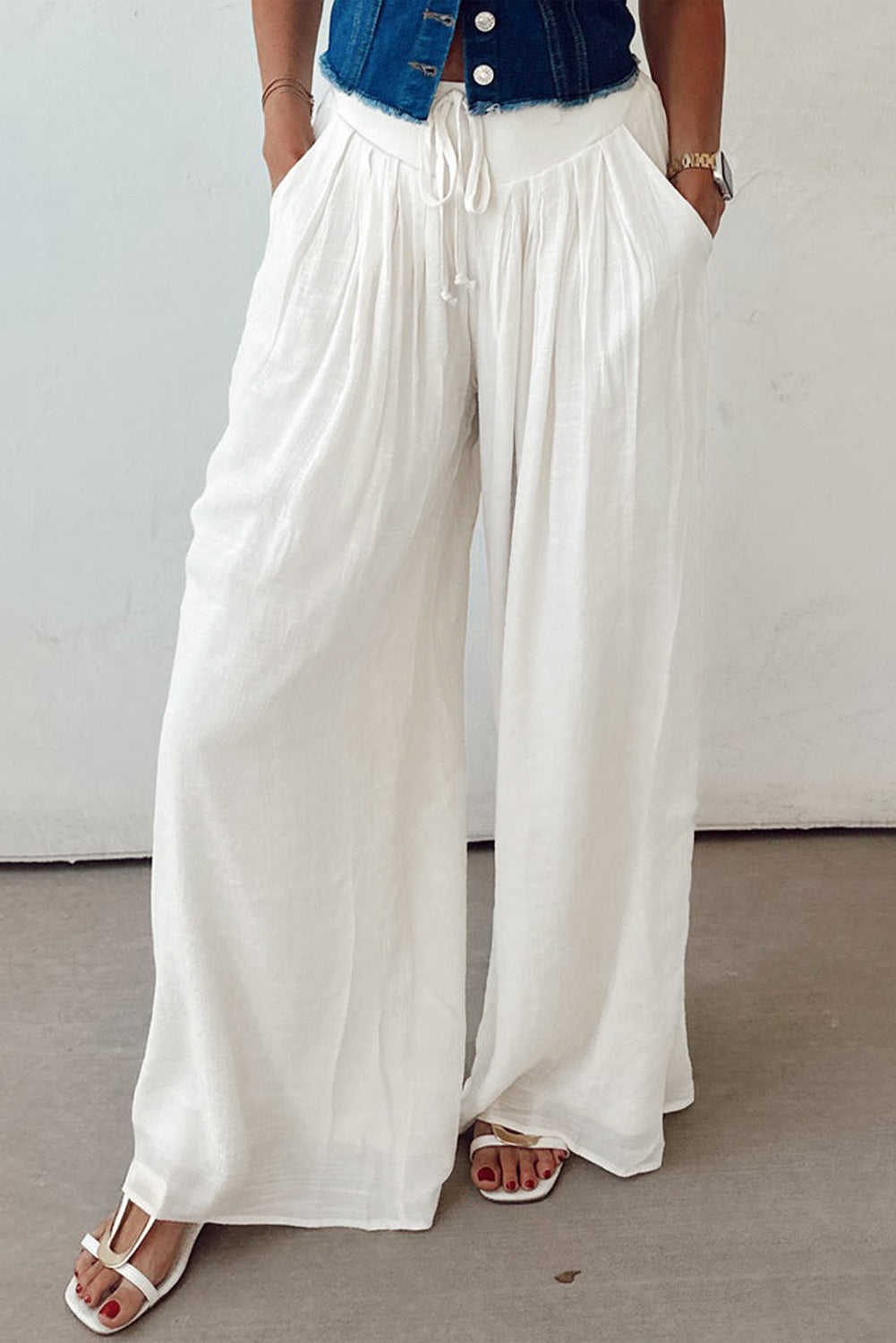 These drop waist wide leg linen pants are a must for your capsule wardrobe. Lightweight, breathable, and made for beach days, travel looks, or casual brunch vibes. Style with a cropped tee and sandals for the perfect relaxed fit